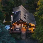 Family Pocono Gem By The Lake With Private Sauna, Hot Tub, And Huge Game Room