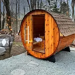 Family Pocono Gem By The Lake With Private Sauna, Hot Tub, And Huge Game Room