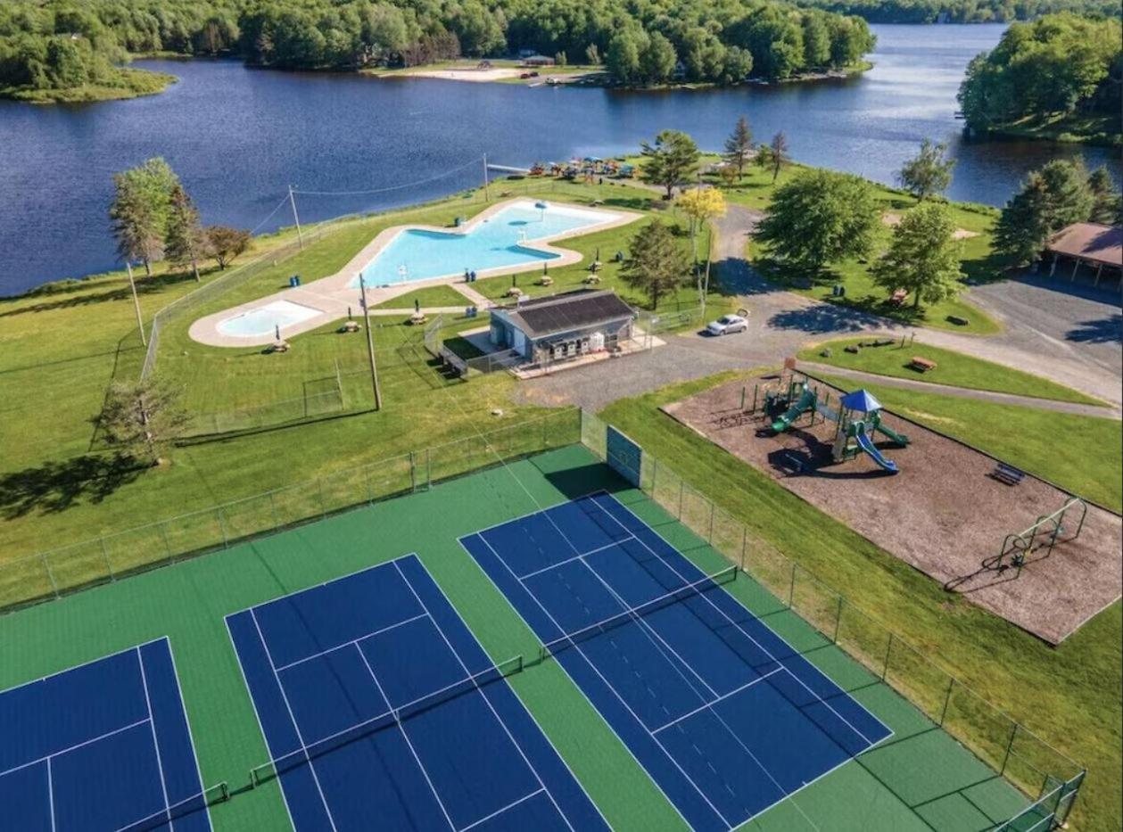Family Pocono Gem By The With Private Sauna, Hot Tub, And Huge Game Chalet *