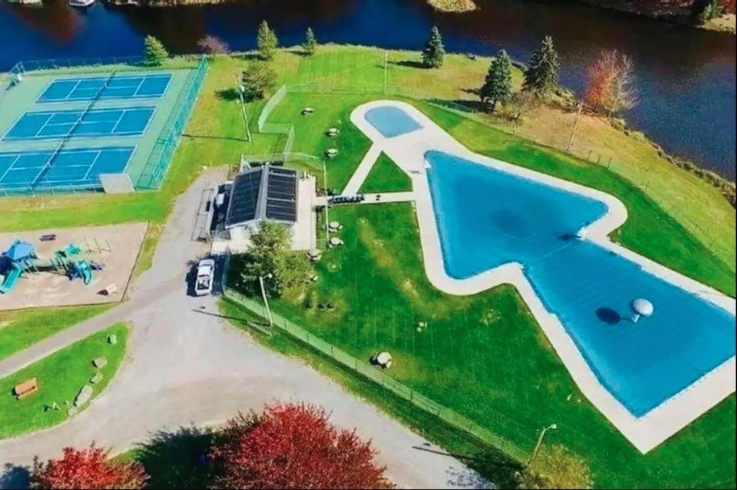 Family Pocono Gem By The With Private Sauna, Hot Tub, And Huge Game Arrowhead Lake