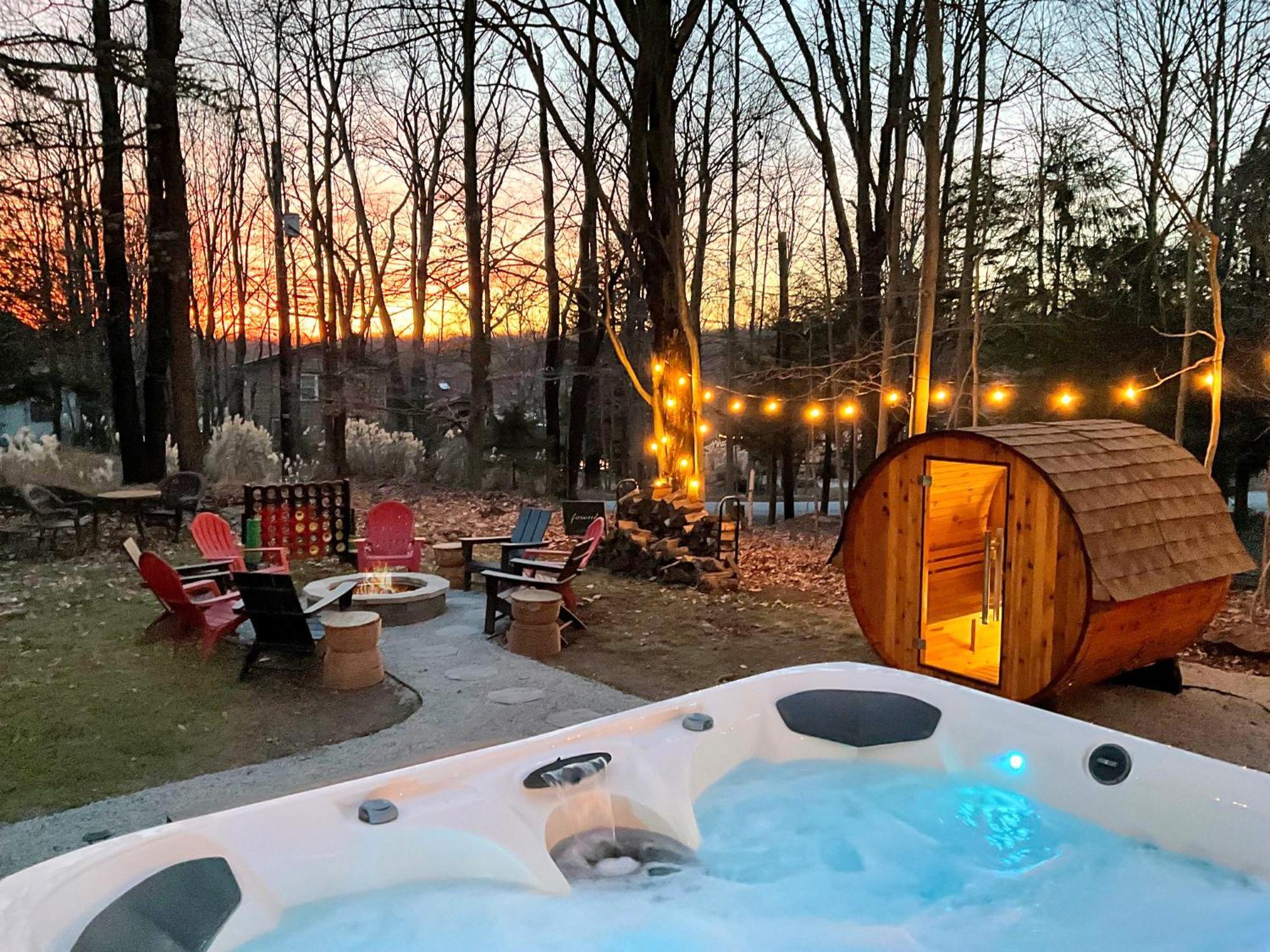 Family Pocono Gem By The With Private Sauna, Hot Tub, And Huge Game * Arrowhead Lake