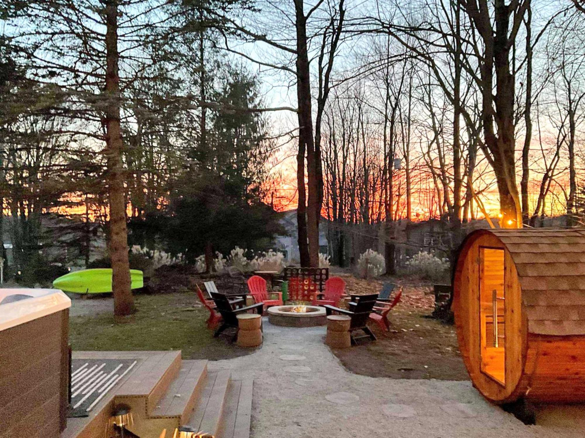 Family Pocono Gem By The With Private Sauna, Hot Tub, And Huge Game *