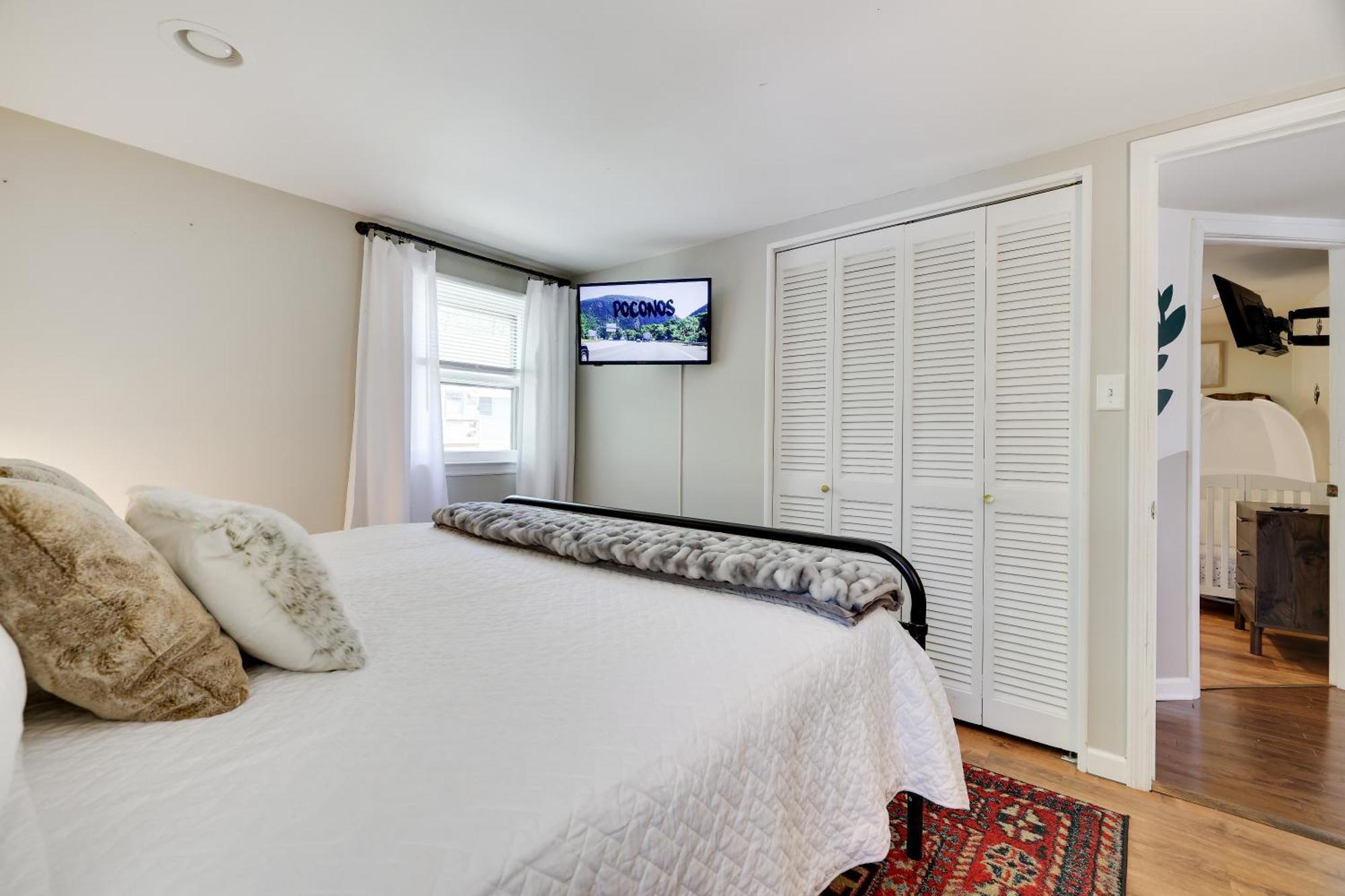 Family Pocono Gem By The With Private Sauna, Hot Tub, And Huge Game Chalet Arrowhead Lake
