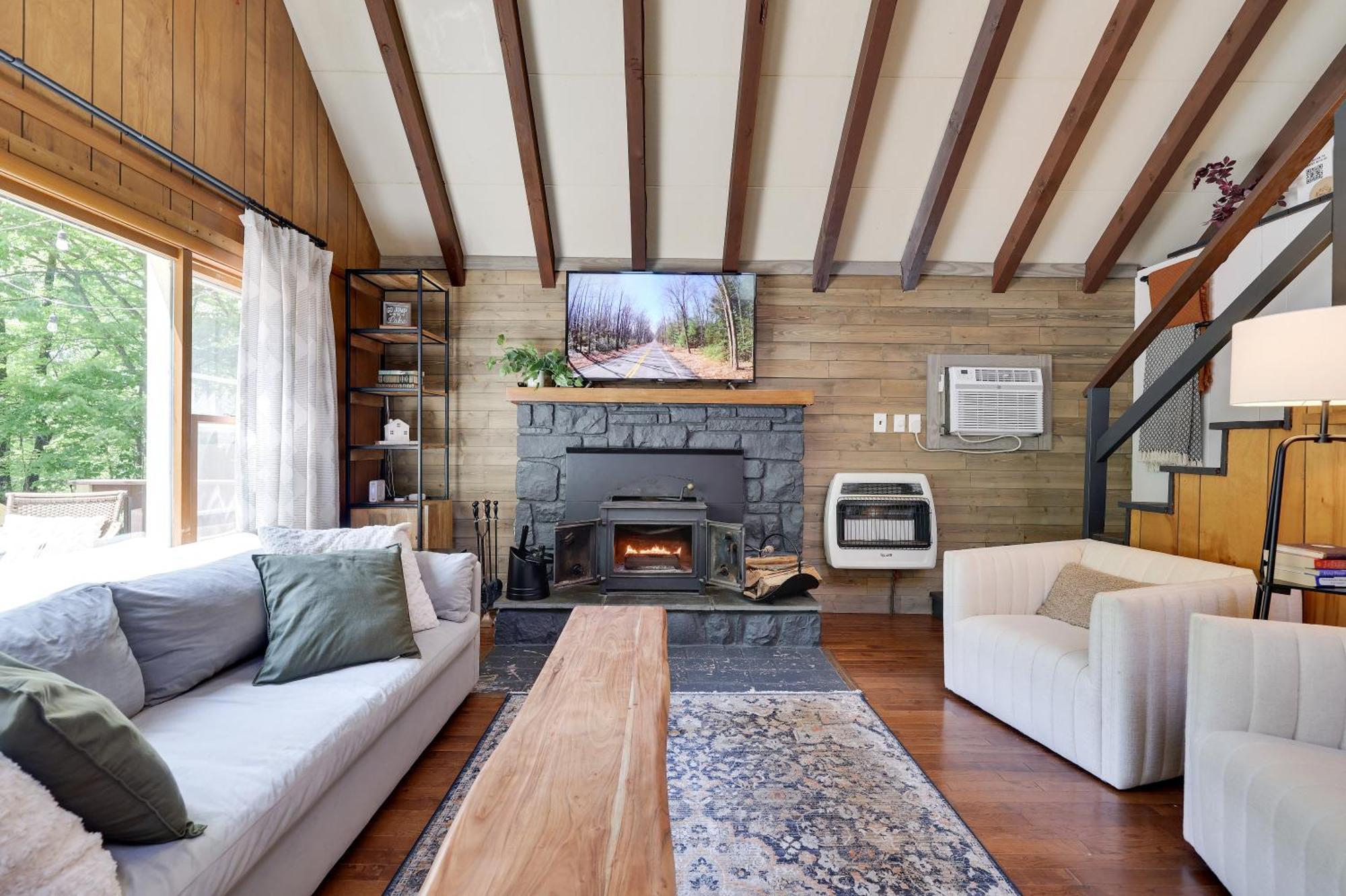 Chalet Family Pocono Gem By The With Private Sauna, Hot Tub, And Huge Game Arrowhead Lake