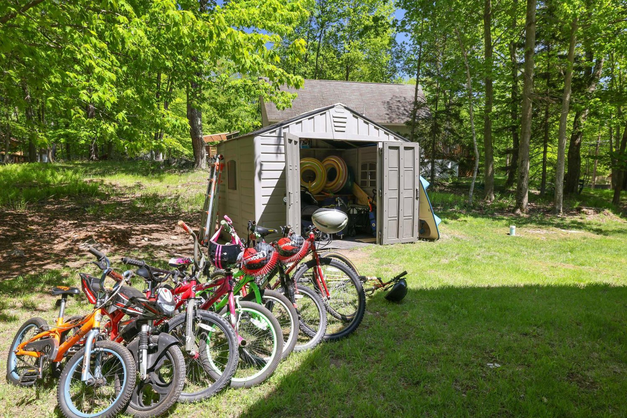 Family Pocono Gem By The With Private Sauna, Hot Tub, And Huge Game Arrowhead Lake